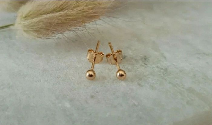 Boucles d'oreilles puces boules perles 3mm plaqué or 18 carats - photo numéro 2