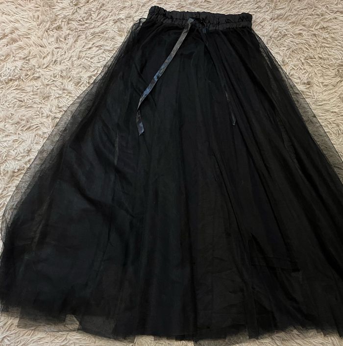 Jupe longue en tulle noire chic