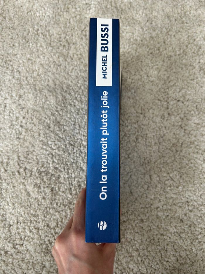 Roman policier - On la trouvait plutôt jolie de Michel Bussi - neuf - photo numéro 2