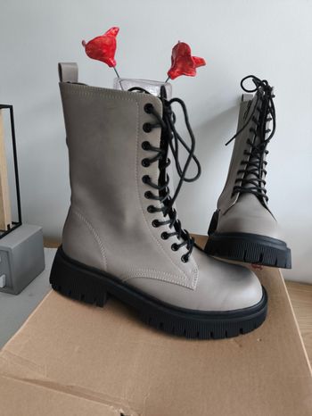 Bottines neuves taille 40 Bata