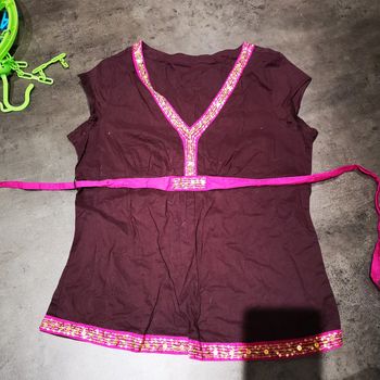 Tunique haut violine très bon état