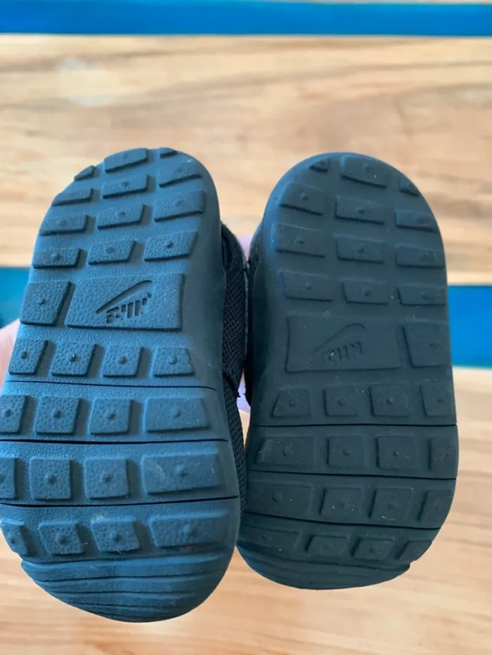 Basket Nike taille 19,5 - photo numéro 4