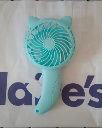 Ventilateur manuel portable neuf Claire's