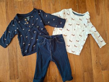 Lot 3 mois garçon kiabi 2 t shirt à manches longues et jegging