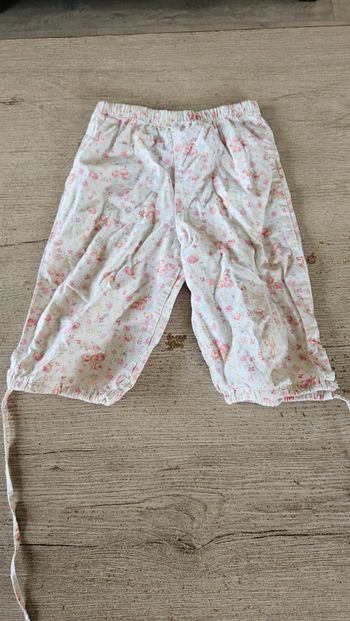 Pantalon en toile pour fille beige avec fleurs pastel, Tex, 18 mois, peu mis