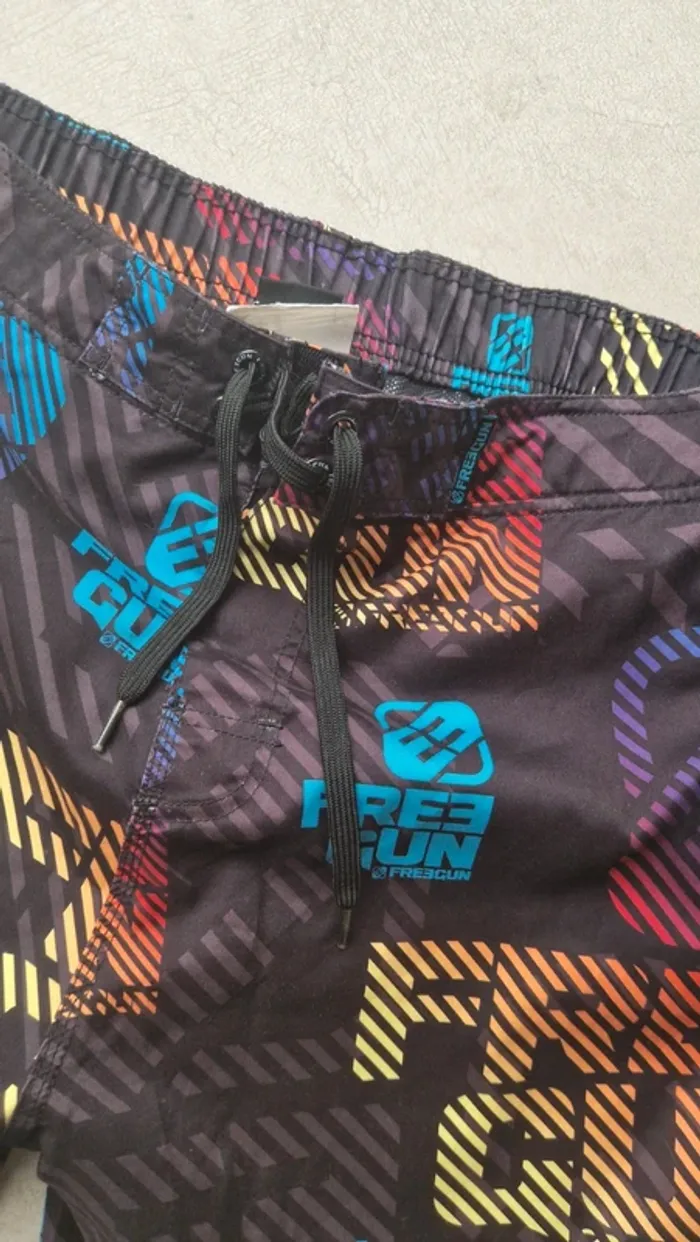 Short de bain freegun xl tres bon etat - photo numéro 2