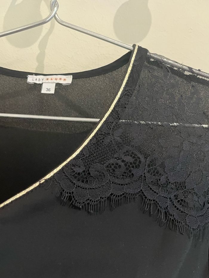 Blouse fluide à manches courtes Col en V avec dentelle lady blush taille S/36 - photo numéro 2