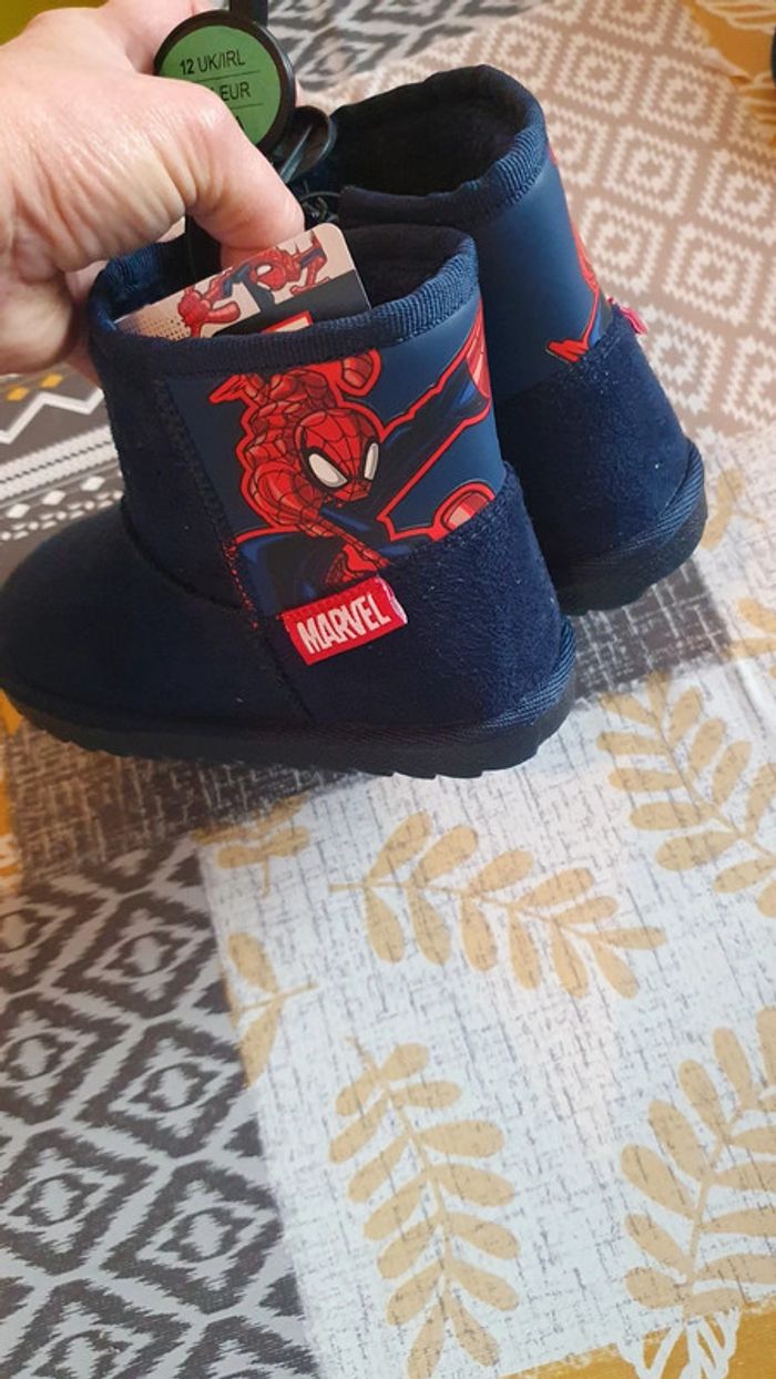 Bottines Marvel Spiderman taille 30-31 - photo numéro 2