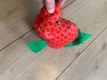 Peluche poisson fraise