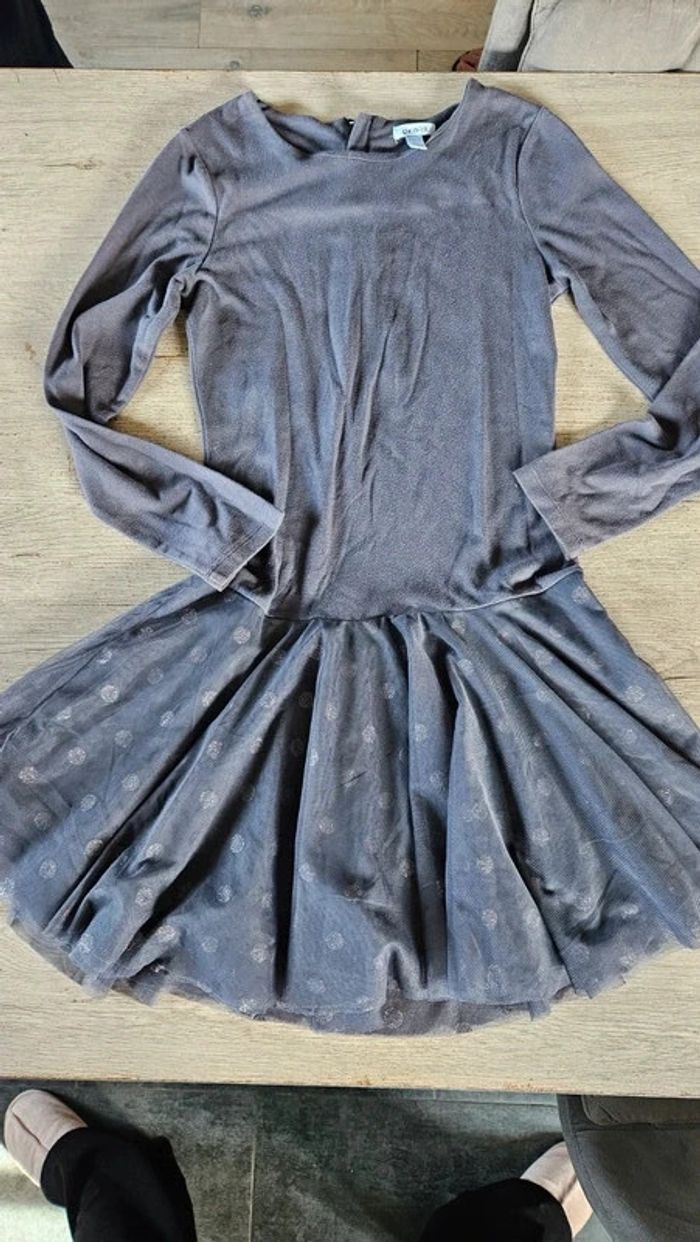 Robe grise à manches longues et tulle, Okaïdi, taille 14 ans, peu mise - photo numéro 2
