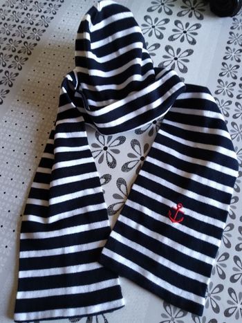 Bonnet et écharpe neufs