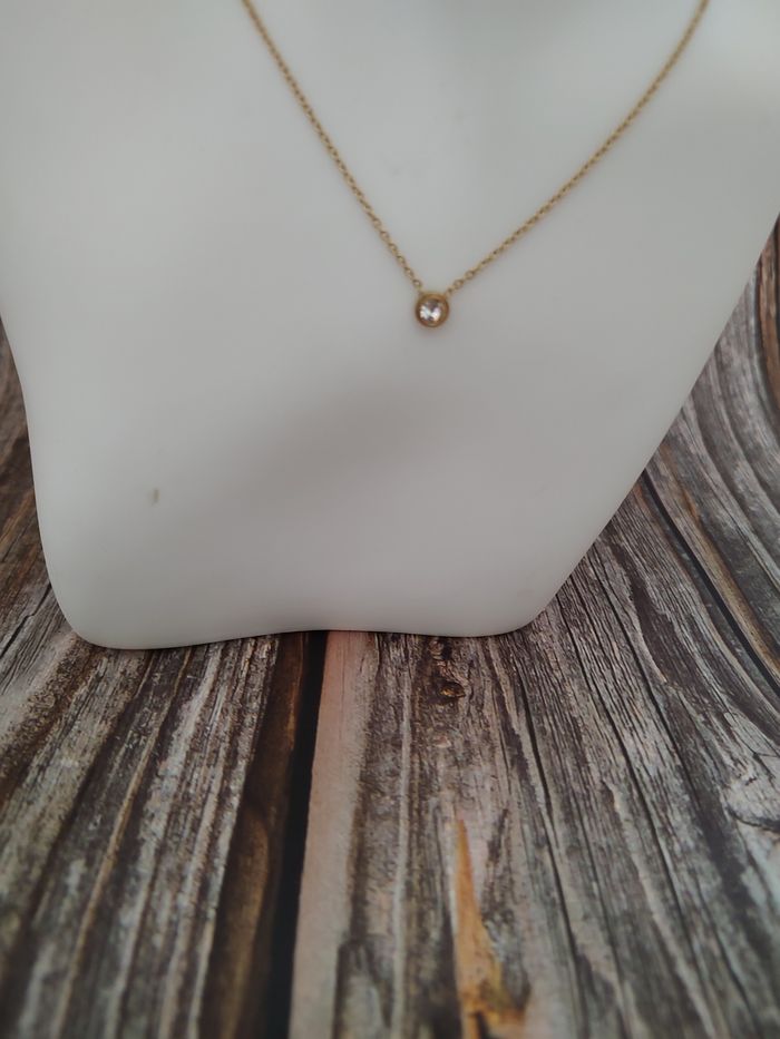 Collier doré avec strass central – Acier inoxydable – Neuf ✨ - photo numéro 2