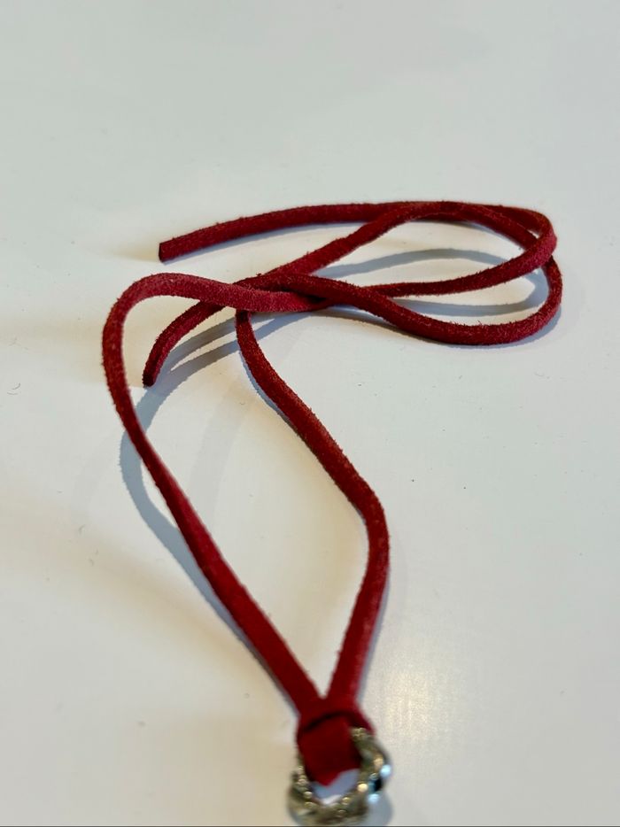 Bracelet cordon rouge avec pendentif tressé argenté - photo numéro 3