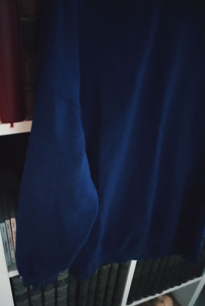 Pull bleu roi "Jennifer" en très bon état + un haut offert - photo numéro 3