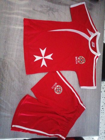 Ensemble short et maillot Malte
