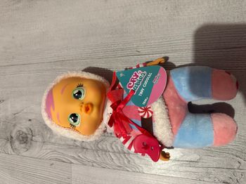Poupée Cry Babies Tiny Cuddles Christmas Pixy - 23 cm, pleure de vraies larmes, pyjama rouge et blan