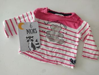 Tee shirt manches longues taille 6 mois.