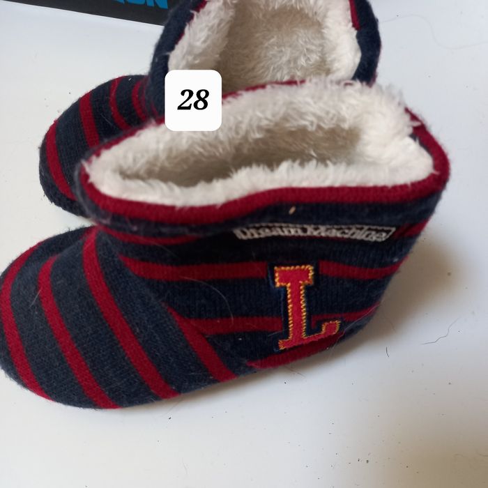 Chaussons taille 28