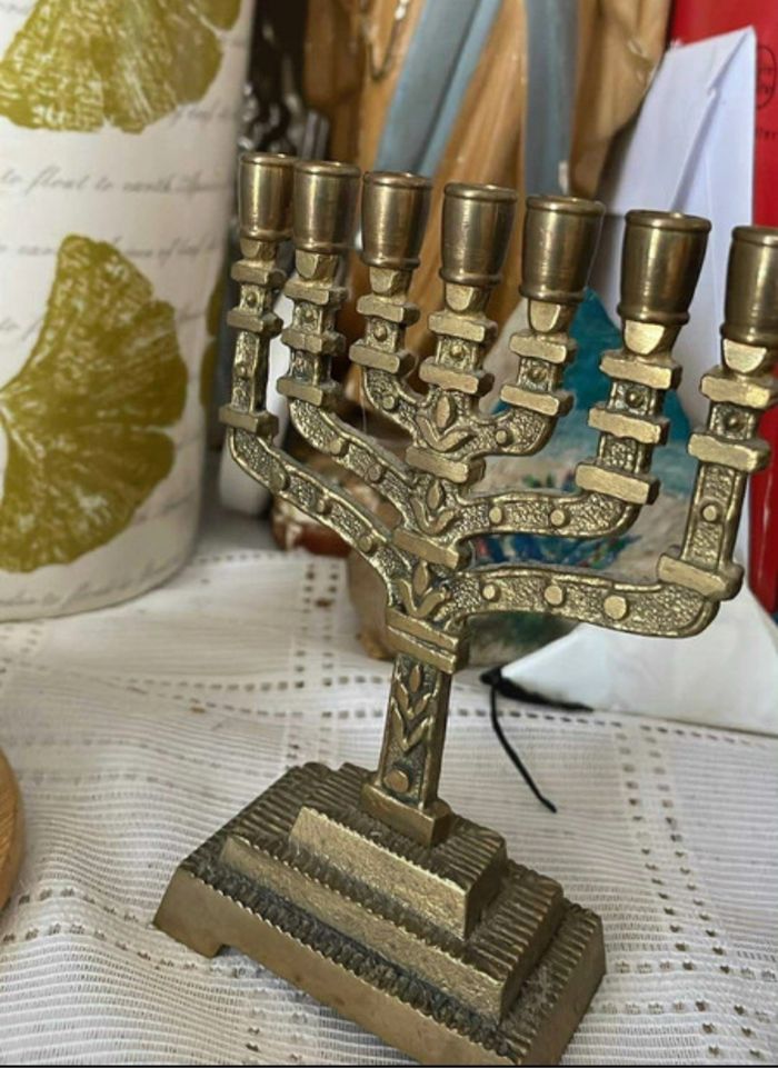 Petit Menorah vintage en laiton Hen-Holon Israël Jérusalem 7 bras