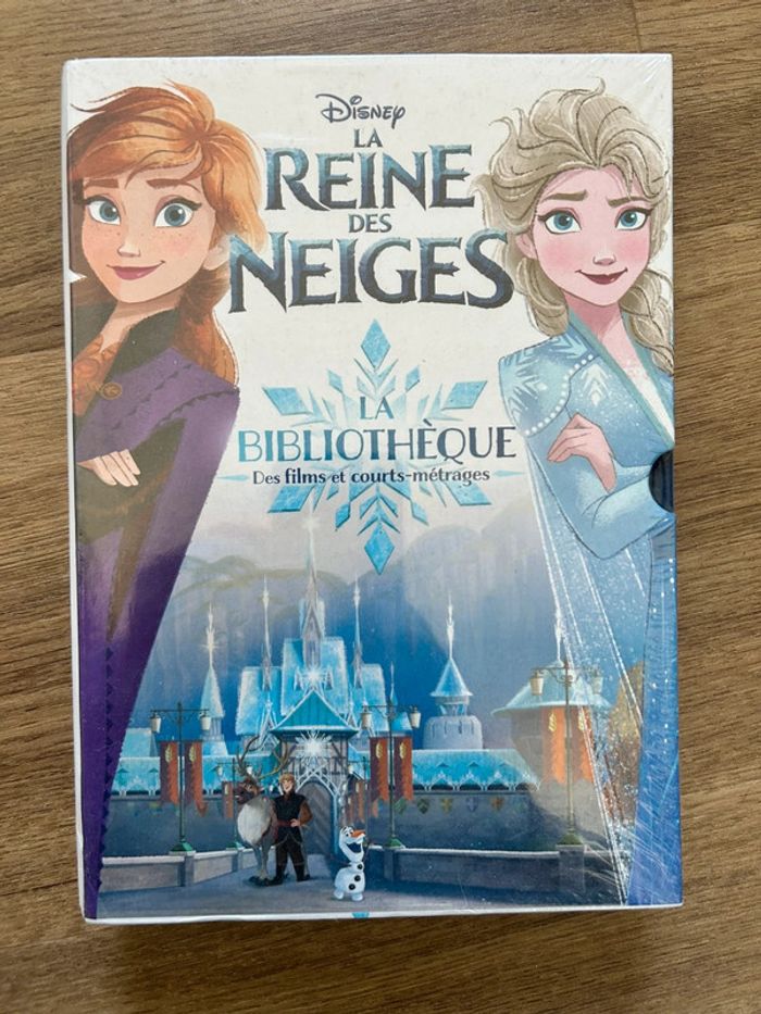Livre la bibliothèque de la reine des neiges