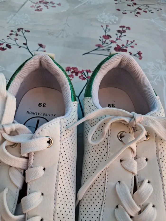 Belle paire de Baskets blanches avec détails pailletés - T39 - Active Fashion - photo numéro 2