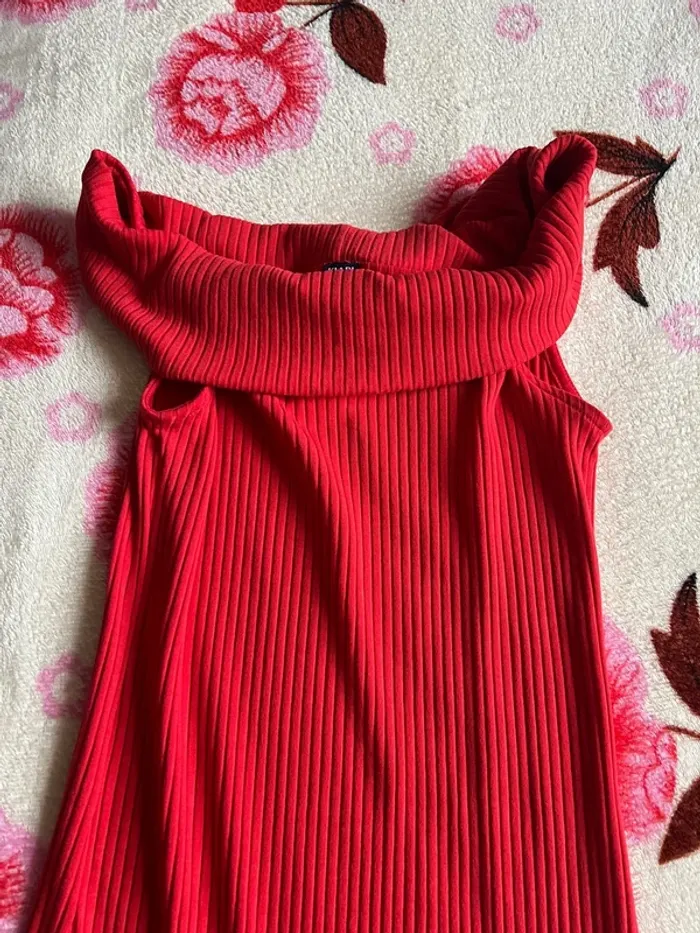 Jolie robe longue moulante à épaules dénudées - photo numéro 2