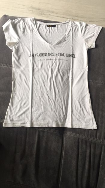 Tee-shirt col V