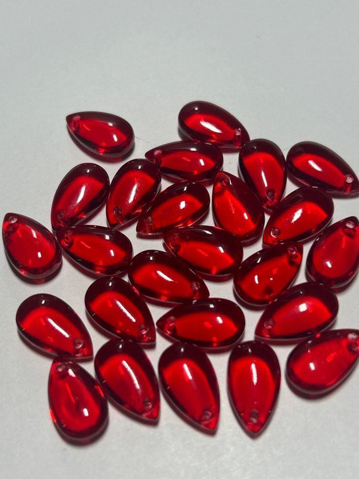 A800, 25 pampilles de verre rouge