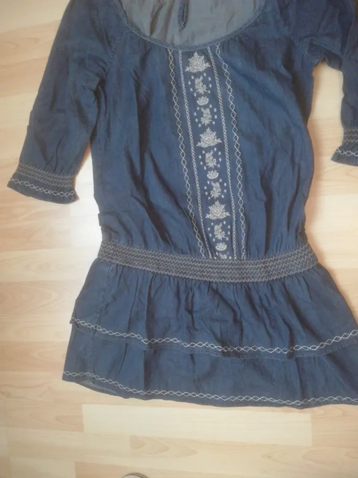 Robe brodée - photo numéro 2