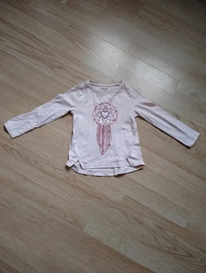 Haut manches longues. Rose. Fille. Vertbaudet.
Taille 4 ans