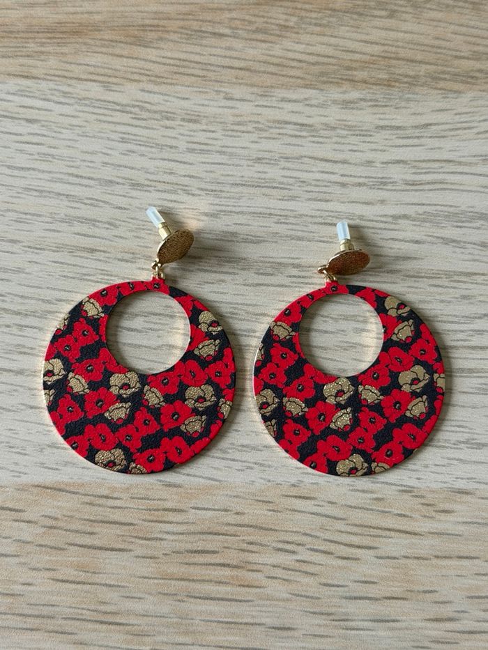 Boucles d'oreilles fleuries rouges