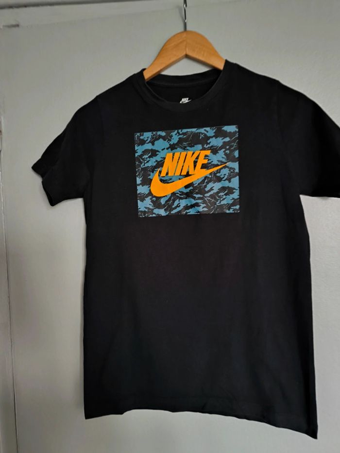 Tee shirt noir Nike taille 12/13ans