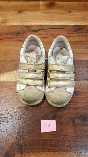 Chaussures enfant 10€.