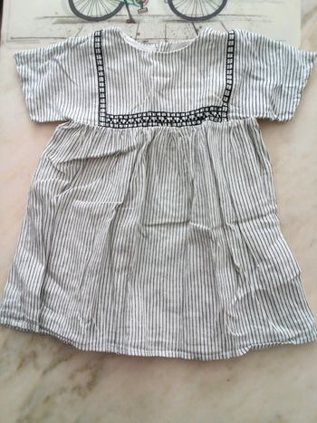 Robe blanche rayure bleu marine Kiabi