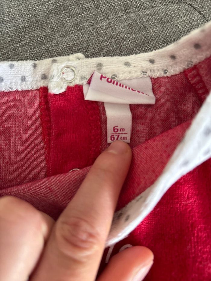 Pyjama 6 mois fille rouge,blanc et gris pommette très bon état - photo numéro 3
