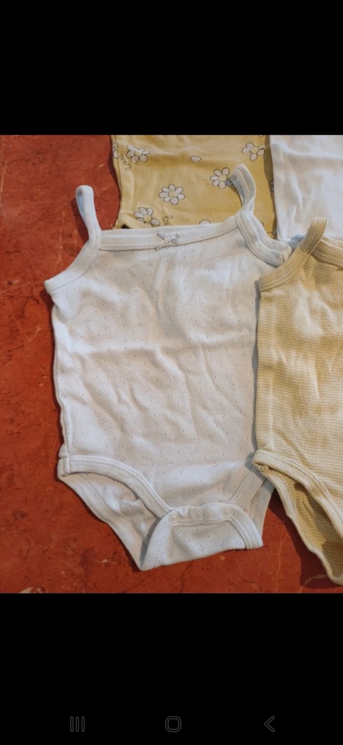 Lot de 4 bodies débardeurs bébé taille 3 mois - photo numéro 4