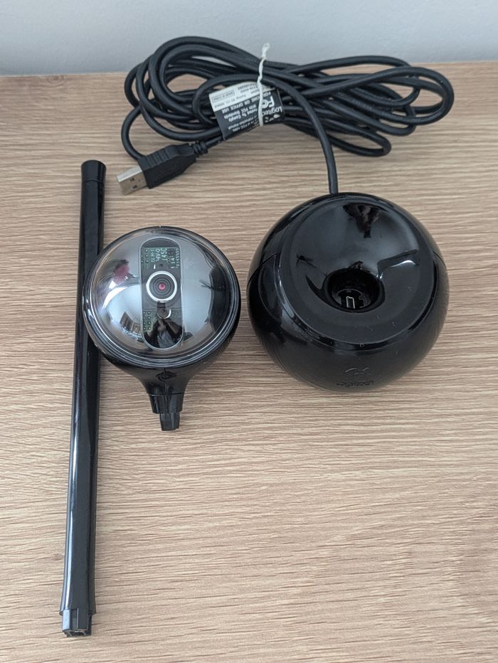 Webcam rotative sur pied Logitech - photo numéro 3