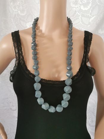 Collier gris
