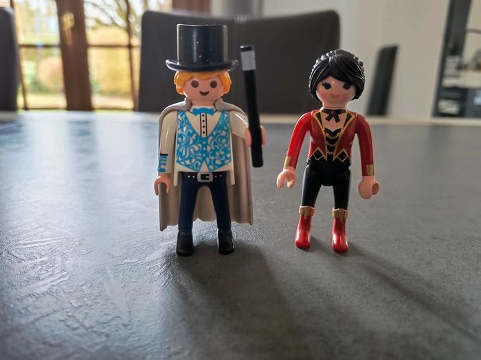 Vends lot de 8 personnages playmobils. - photo numéro 4