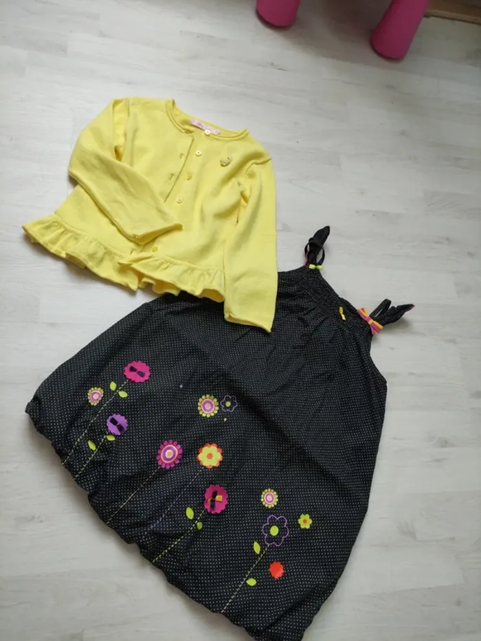 Très beau ensemble d'été gilet et robe taille 3/4 ans orchestra et Gémo
