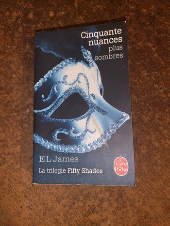 📚 Livre de poche 50 nuances plus sombre 📚