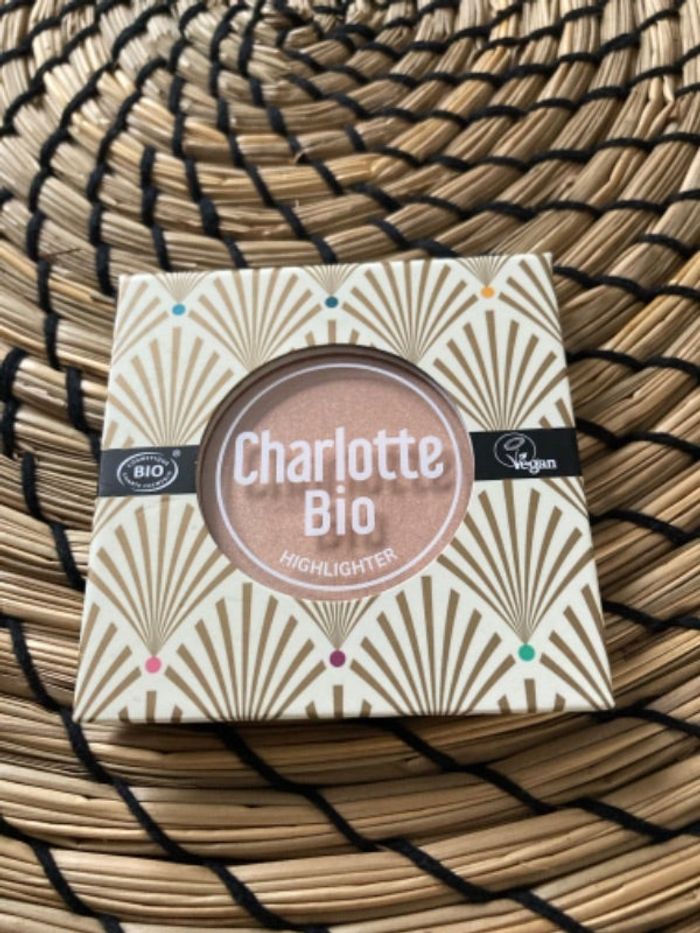 Highlighter charlotte bio