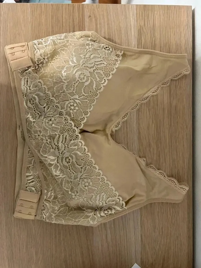 Brassière beige