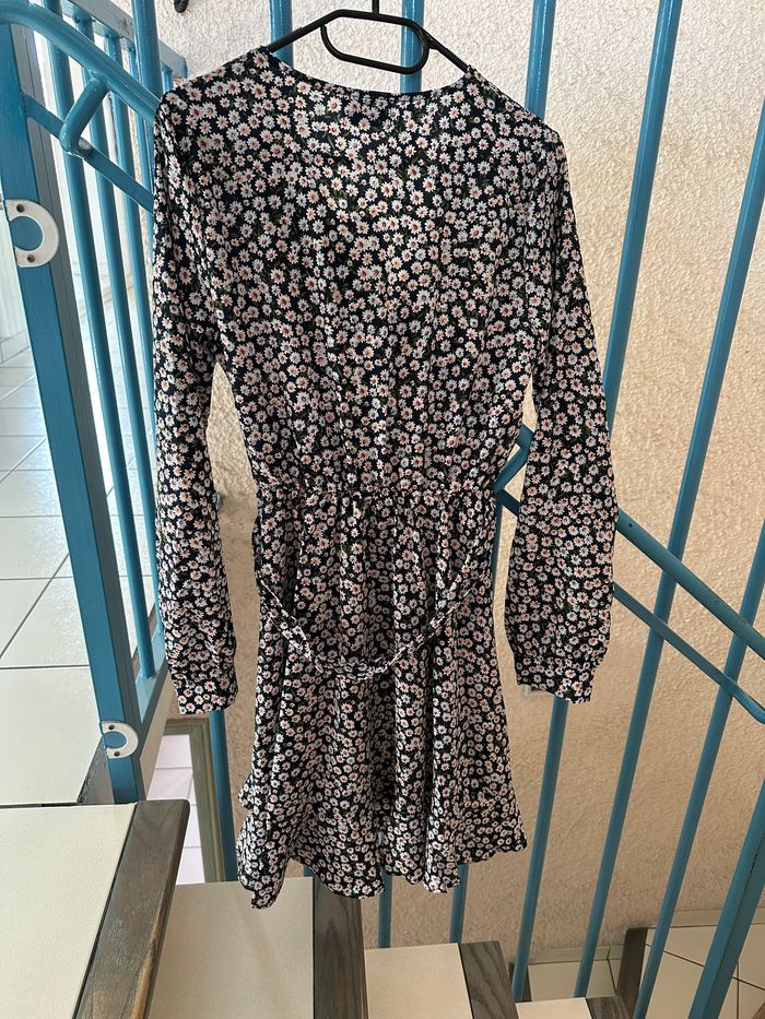 robe portefeuille Taille 36 manches longues Betty London fleuri tons bleu foncé NEUVE - photo numéro 5