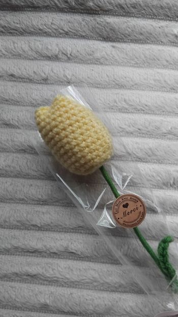 Fleur tulipe jaune au crochet 