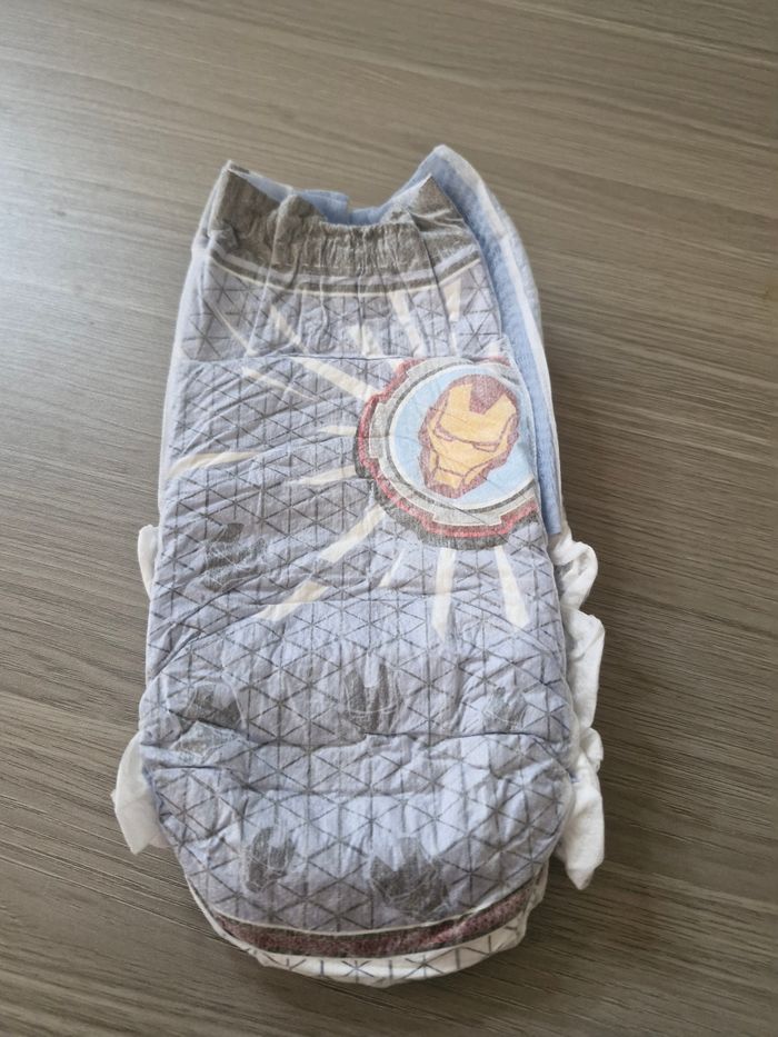 Couches huggies drynites taille 4-7 ans Avengers - photo numéro 3