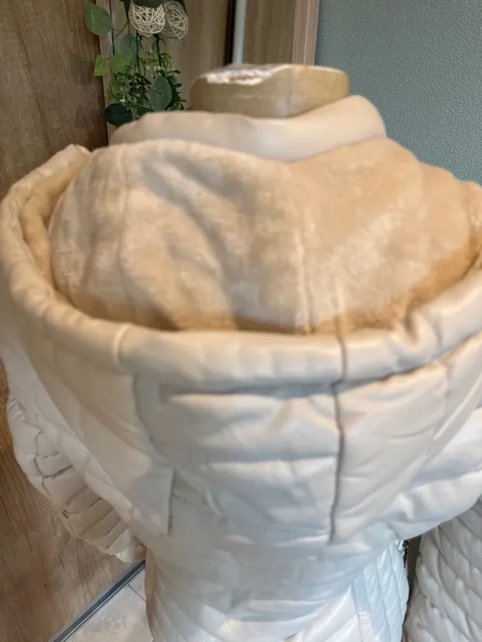 Magnifique doudoune  veste doublée polaire entièrement avec capuche amovible - photo numéro 4