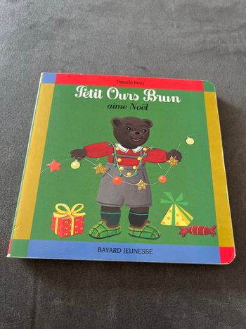 Livre cartonné bébé petit ours brun aime Noël 