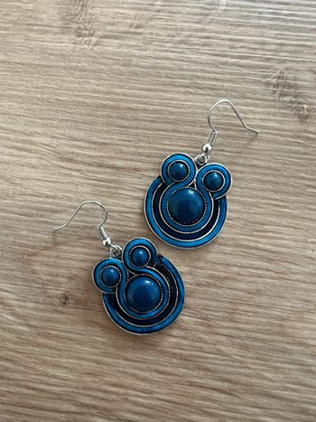 Boucles d’oreilles bleues