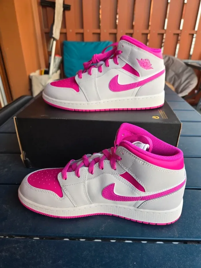 Nike air Jordan 1 Mid femme taille 40 neuves blanc rose fuchsia - photo numéro 3